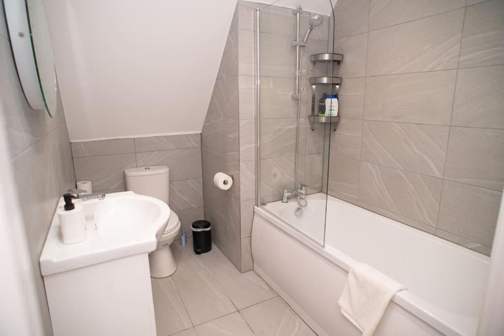 Rosey Lodge -1Bedroom Cousy Flat - Parking, Netflix, Wifi - Close To Blenheim Palace & Oxford - F5 Kidlington Eksteriør billede
