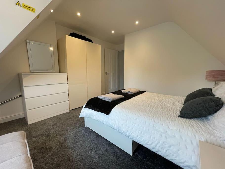 Rosey Lodge -1Bedroom Cousy Flat - Parking, Netflix, Wifi - Close To Blenheim Palace & Oxford - F5 Kidlington Eksteriør billede