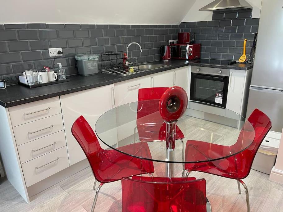 Rosey Lodge -1Bedroom Cousy Flat - Parking, Netflix, Wifi - Close To Blenheim Palace & Oxford - F5 Kidlington Eksteriør billede
