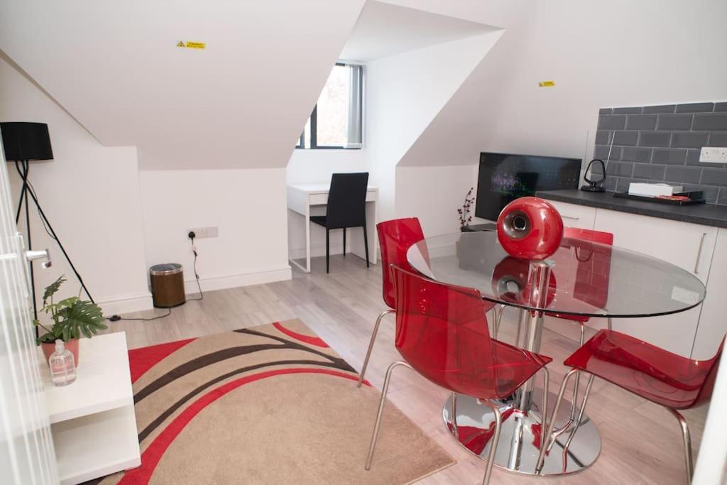 Rosey Lodge -1Bedroom Cousy Flat - Parking, Netflix, Wifi - Close To Blenheim Palace & Oxford - F5 Kidlington Eksteriør billede