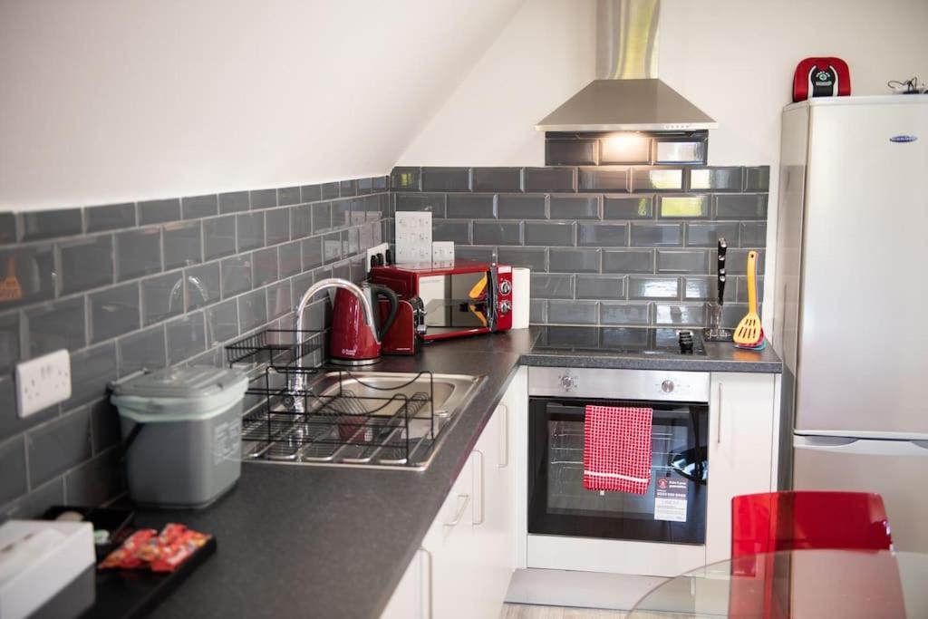 Rosey Lodge -1Bedroom Cousy Flat - Parking, Netflix, Wifi - Close To Blenheim Palace & Oxford - F5 Kidlington Eksteriør billede
