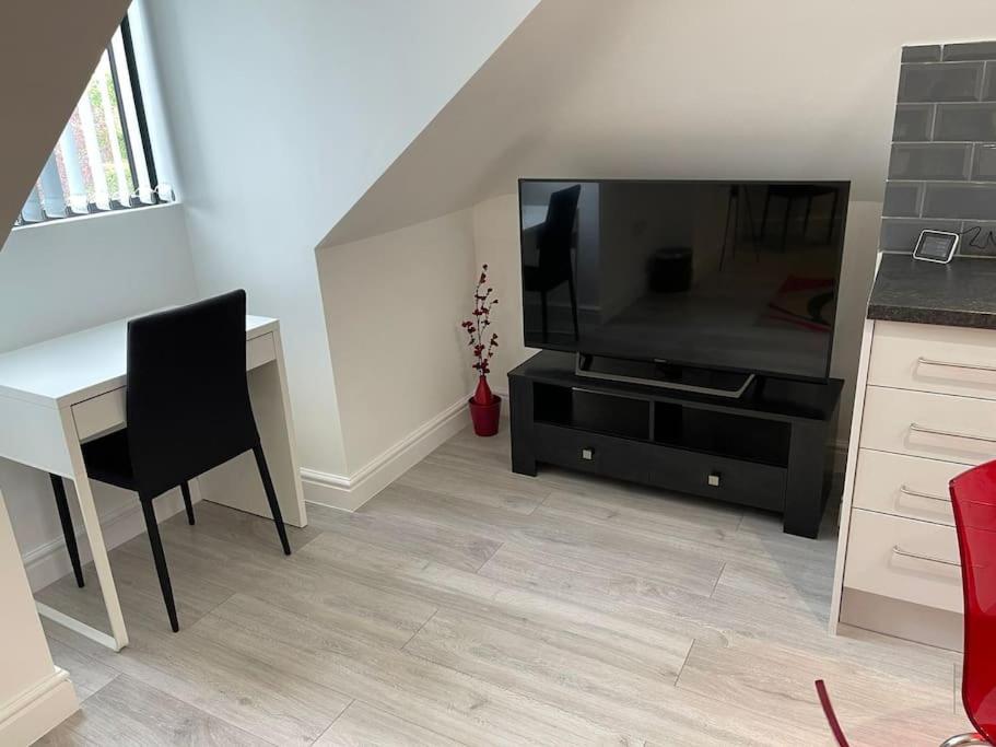 Rosey Lodge -1Bedroom Cousy Flat - Parking, Netflix, Wifi - Close To Blenheim Palace & Oxford - F5 Kidlington Eksteriør billede