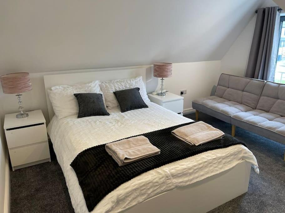 Rosey Lodge -1Bedroom Cousy Flat - Parking, Netflix, Wifi - Close To Blenheim Palace & Oxford - F5 Kidlington Eksteriør billede
