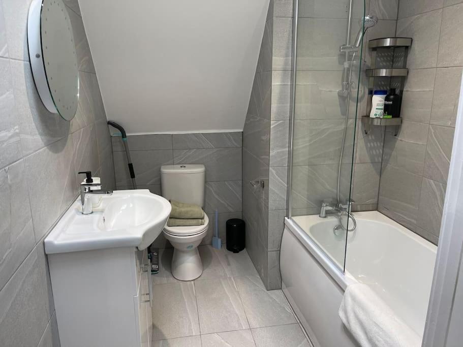 Rosey Lodge -1Bedroom Cousy Flat - Parking, Netflix, Wifi - Close To Blenheim Palace & Oxford - F5 Kidlington Eksteriør billede