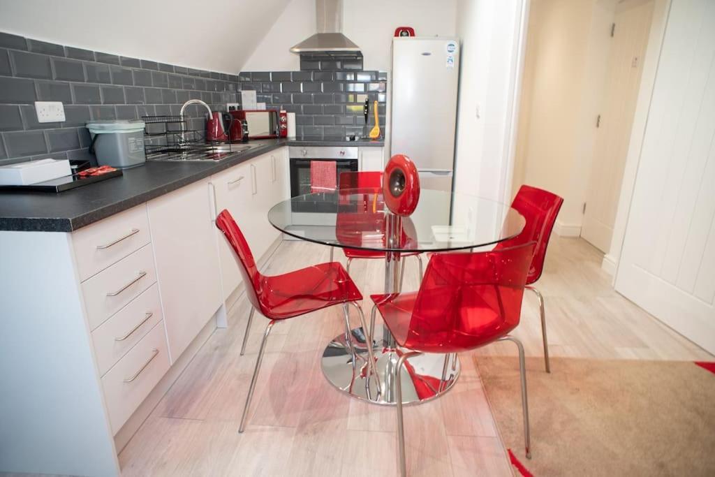 Rosey Lodge -1Bedroom Cousy Flat - Parking, Netflix, Wifi - Close To Blenheim Palace & Oxford - F5 Kidlington Eksteriør billede
