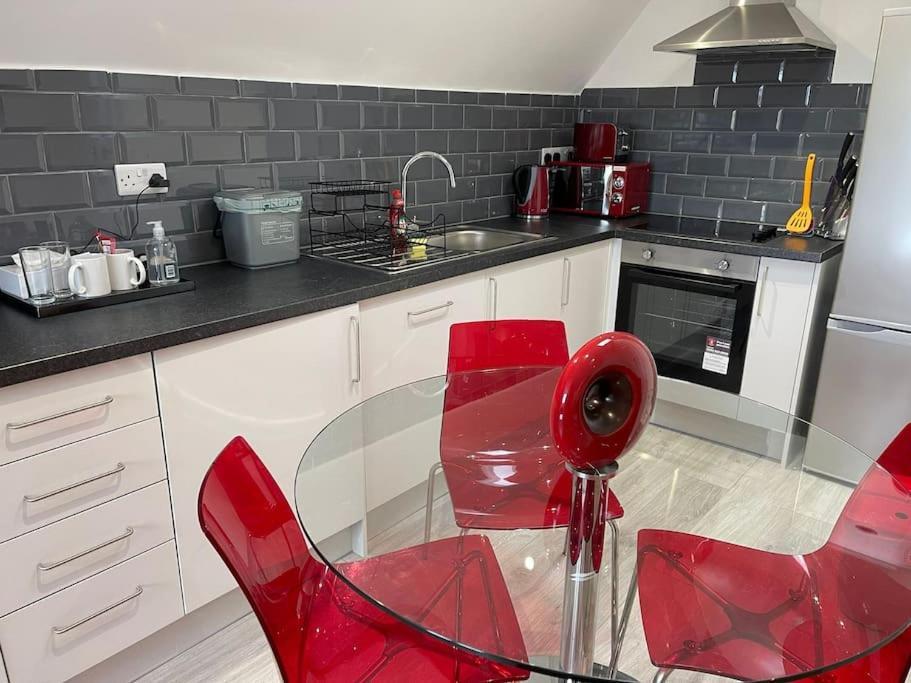 Rosey Lodge -1Bedroom Cousy Flat - Parking, Netflix, Wifi - Close To Blenheim Palace & Oxford - F5 Kidlington Eksteriør billede