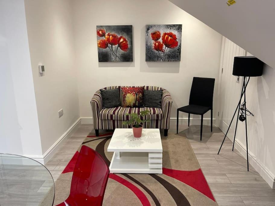 Rosey Lodge -1Bedroom Cousy Flat - Parking, Netflix, Wifi - Close To Blenheim Palace & Oxford - F5 Kidlington Eksteriør billede